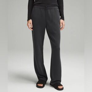 Lululemon Women’s Brushed Softstreme High Rise Straight Leg Pant- Size 8